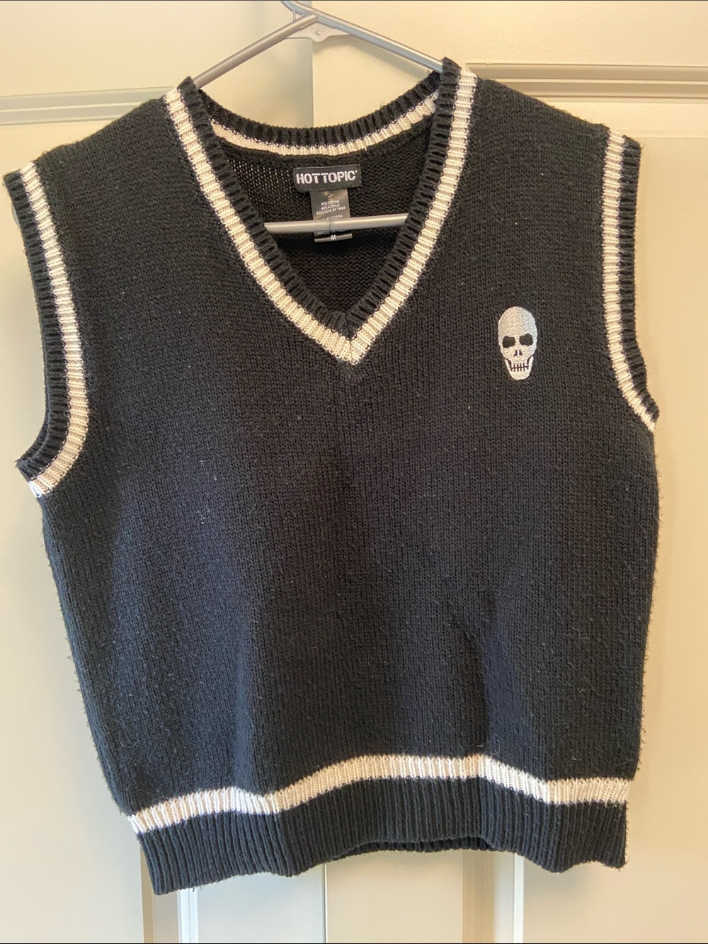 Hot Topic Black and White Knit V-Neck Skull Sweater Vest